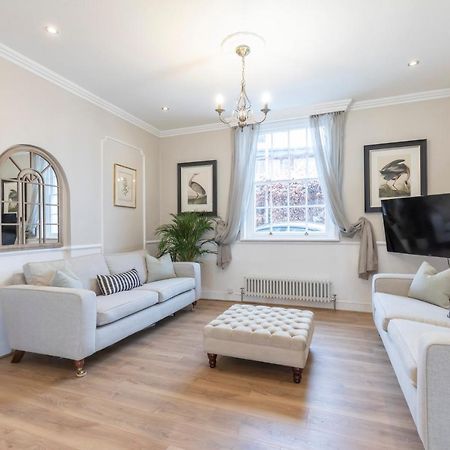 Beautiful 4 Bedroom Home Cheltenham Bagian luar foto