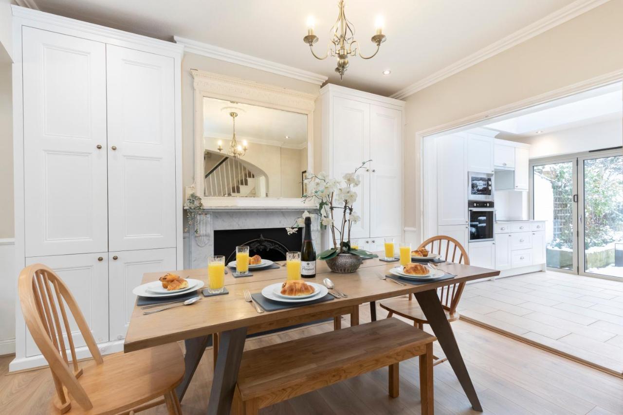 Beautiful 4 Bedroom Home Cheltenham Bagian luar foto