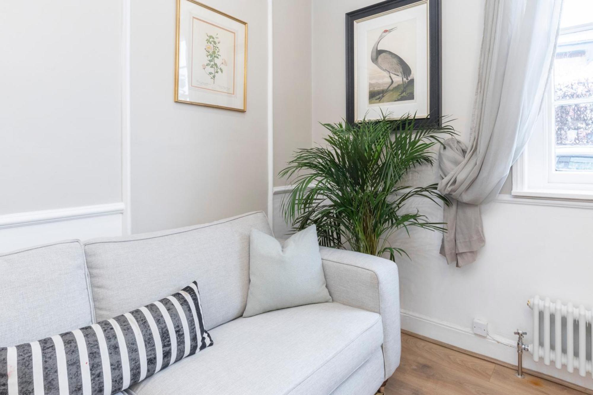 Beautiful 4 Bedroom Home Cheltenham Bagian luar foto