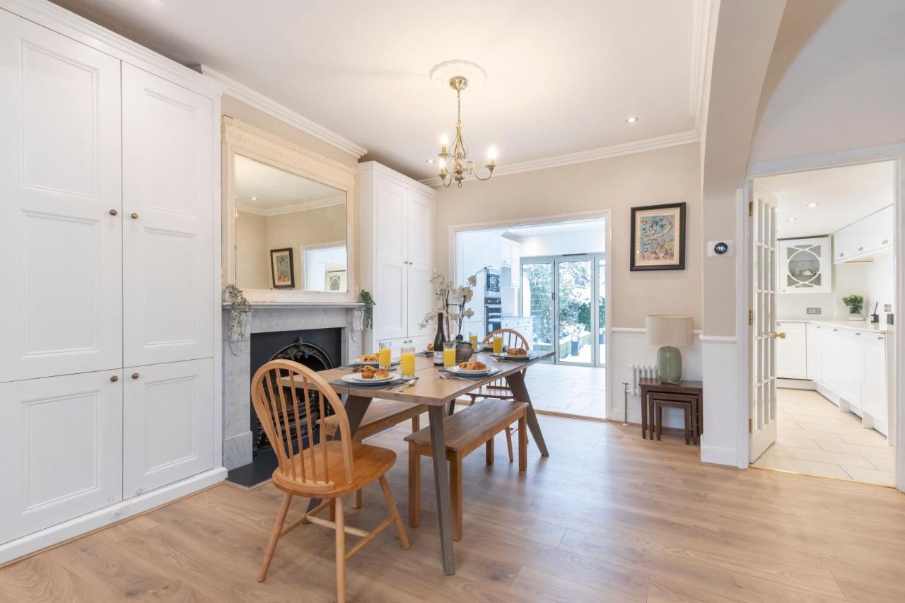Beautiful 4 Bedroom Home Cheltenham Bagian luar foto