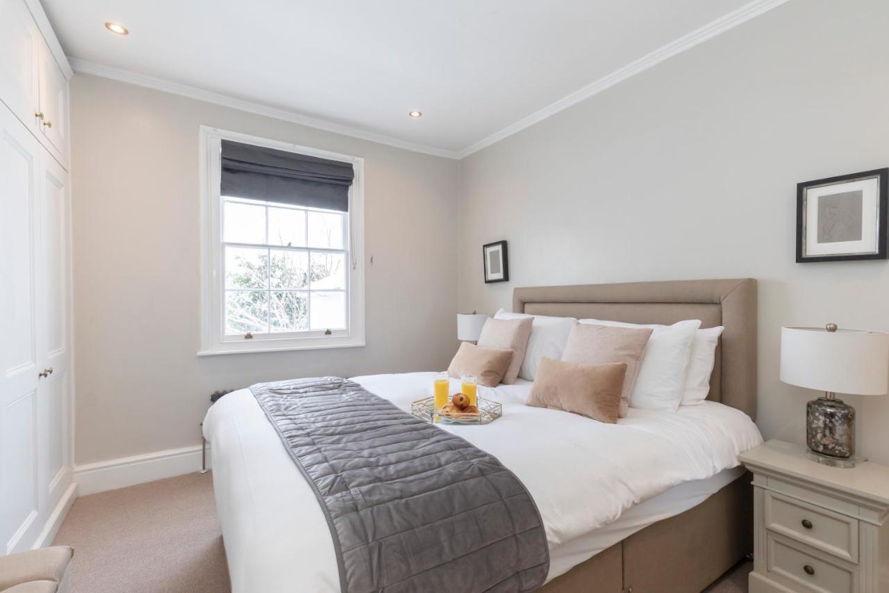 Beautiful 4 Bedroom Home Cheltenham Bagian luar foto