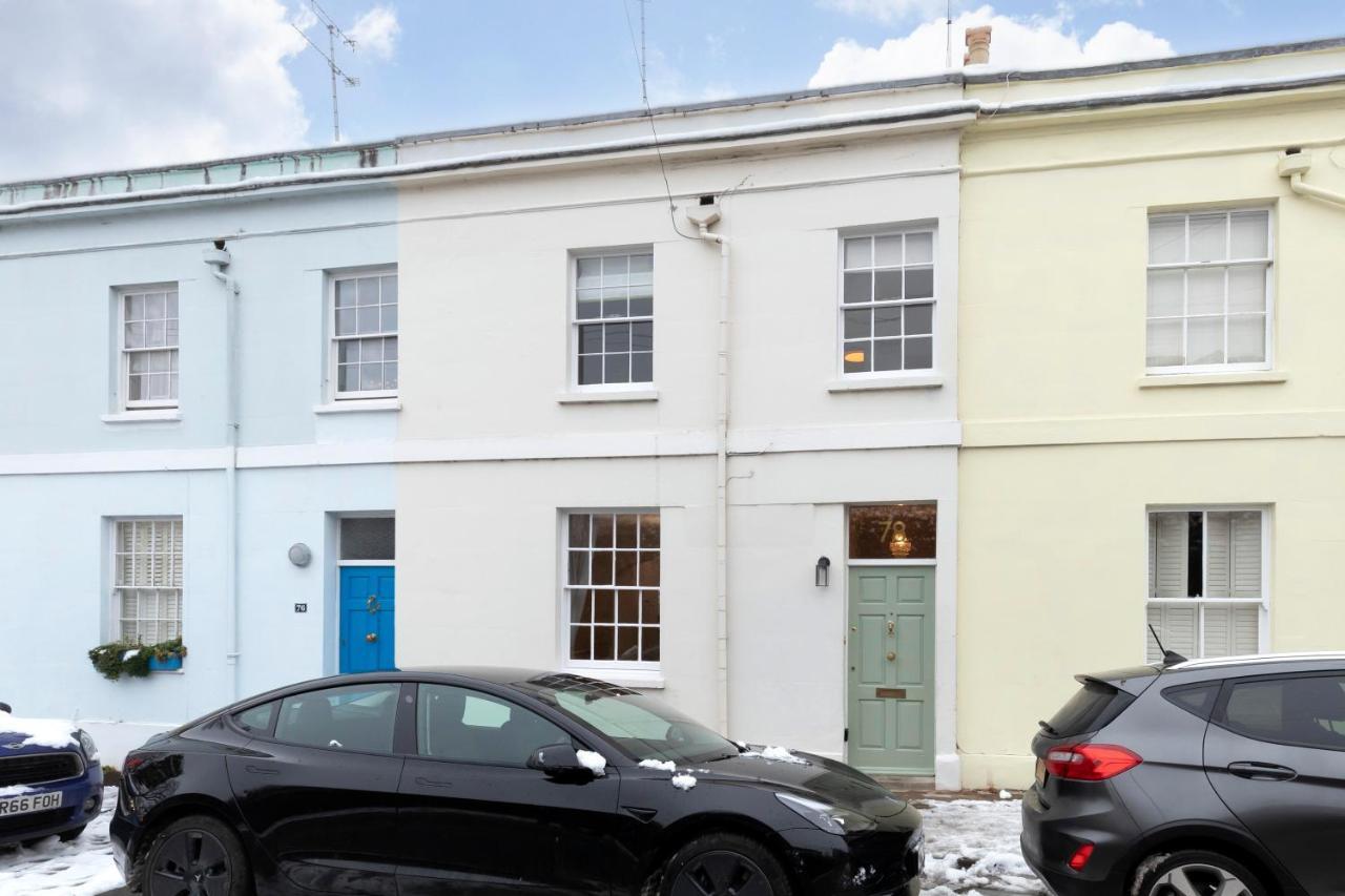 Beautiful 4 Bedroom Home Cheltenham Bagian luar foto