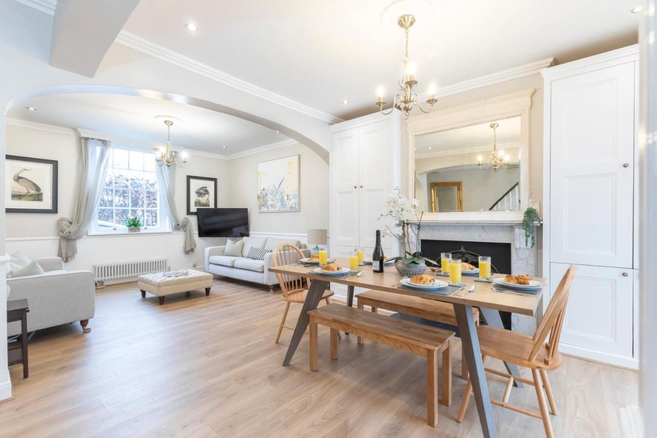 Beautiful 4 Bedroom Home Cheltenham Bagian luar foto