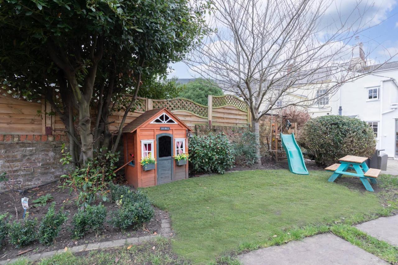 Beautiful 4 Bedroom Home Cheltenham Bagian luar foto